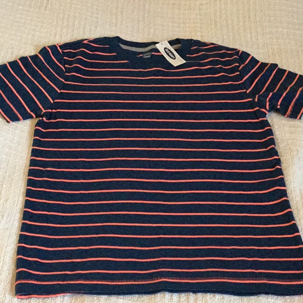 NWT boys t-shirt size 8 medium. Old Navy.